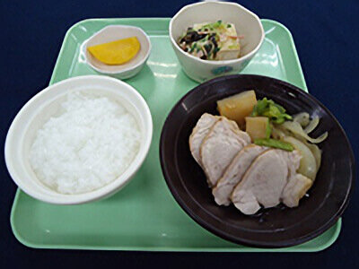 米飯　常菜　煮豚