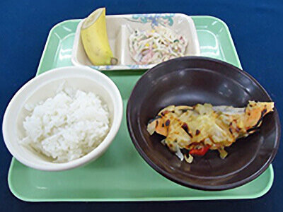 米飯　常菜　鮭のチーズ焼